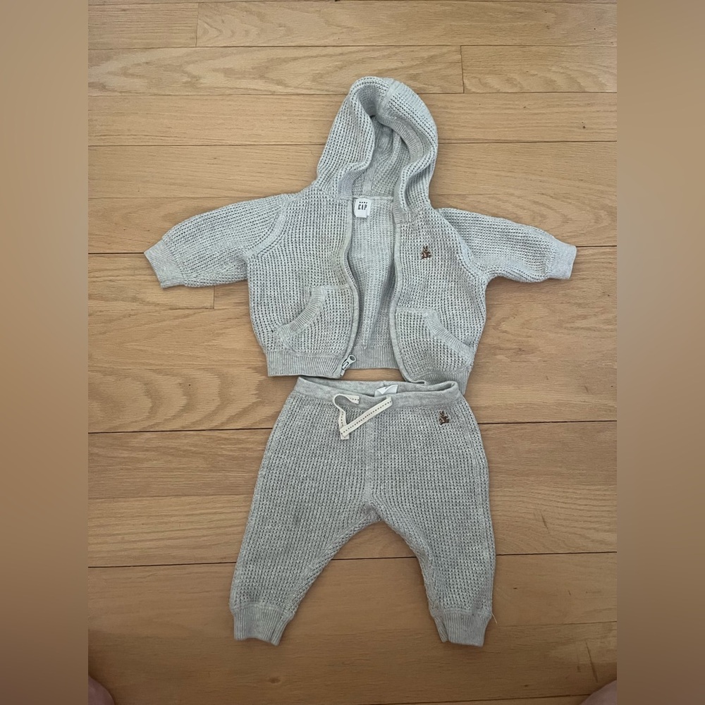 GAP Light Gray Knit Sweatsuit Matching Set